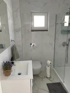 *SEA VIEW* New 3 Bedroom apt with FREE parking