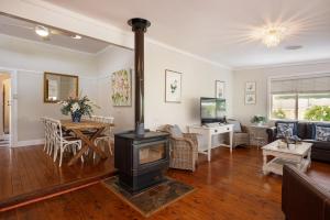 Flora Cottage