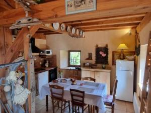 Maisons de vacances Gite Cuinzier, 3 pieces, 4 personnes - FR-1-496-183 : photos des chambres