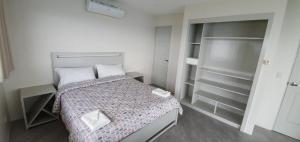 Noor Villa - Luxury 3 Bed, 2 Bath Apartment with Stunning Panoramic Sea View, Private Beach