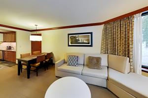 Resort at Squaw Creeks 521