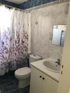 Villa - Sleeps 6 free parking & heated pool