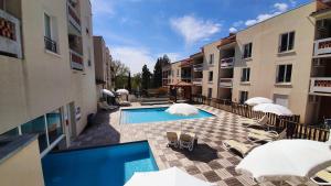 Appartements Le Familial - T3 piscine, climatisation & balcon : photos des chambres