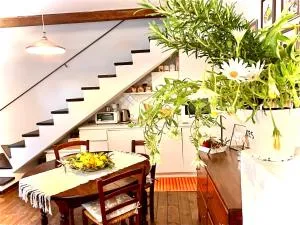 -- La Maisonette -- Casa Vacanze -- Nel centro storico a 30 mt dal Parco Aymerich, Museo Menhir, Casa di Sant'Ignazio - Holiday Home with Kitchen - Seùlo