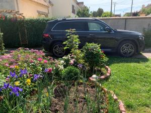 Maisons de vacances Joyeuse villa de 2 chambres avec jardin fleuri : photos des chambres