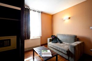 Hotels Kyriad Lyon Sud - Saint Genis Laval : photos des chambres