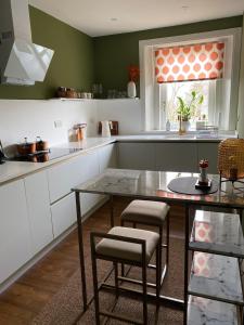 Arbroath luxury apartment in MCM style