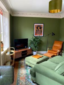 Arbroath luxury apartment in MCM style