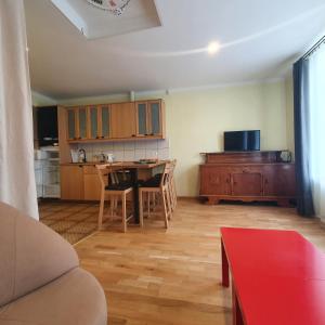 HOT RIGA ERNESTINES IELA 7-7 ENJOY THE FEEL Of HOME AND HISTORY!