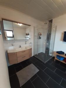 Ferienwohnung Terrasse Parkplatz WallBox Nürburgring