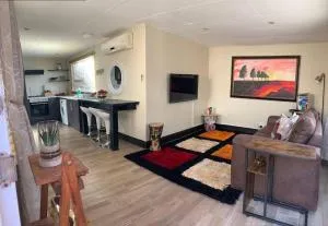 Orange Breeze Self-Catering Apartment - Veldschoen