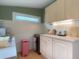 Gower BEACH Staycation Caswell Bay - Sleeps 4 - Pass the Keys