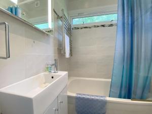 Gower BEACH Staycation Caswell Bay - Sleeps 4 - Pass the Keys