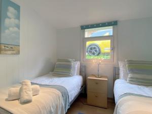 Gower BEACH Staycation Caswell Bay - Sleeps 4 - Pass the Keys