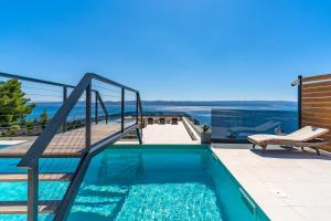 Seaview Villa BLUE LAGOON with private pool, jacuzzi, media room, 6 bedrooms, beach 70m