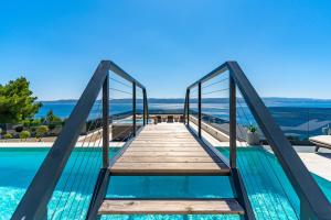 Seaview Villa BLUE LAGOON with private pool, jacuzzi, media room, 6 bedrooms, beach 70m