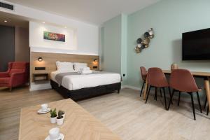 Crossroads Athens by YHA