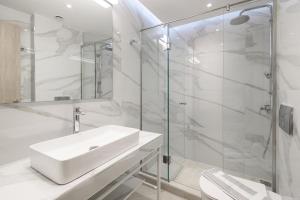 Crossroads Athens by YHA