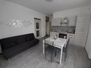 Lescen White Residence - Lake View