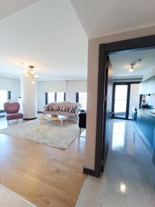 Luxury Central Fully Equipped 3BR 2BA Apartment by Siena Suites