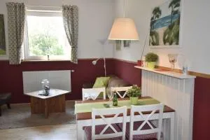 Ferienwohnung OG im roten Haus am Ostsee Radweg OVS 103 - Niendorf