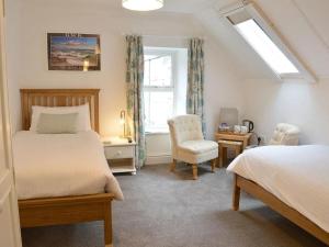 Twin Room with Shower room in East Lyn House