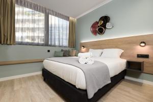 Crossroads Athens by YHA