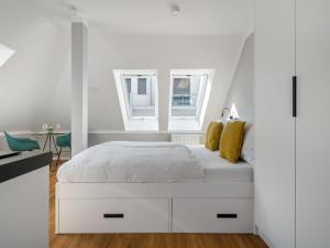 Large Studio with Kitchenette room in Munico Apartments
