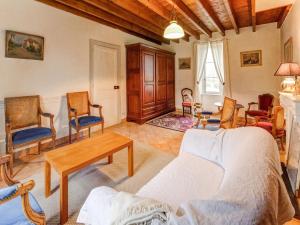 Maisons de vacances Pretty Holiday Home in Golleville with Private Garden : photos des chambres