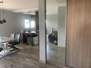 Klimatyzowany apartament z miejscem garażowym