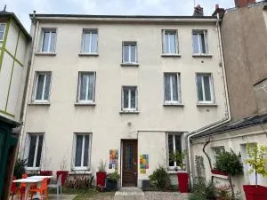 Hôtel Saint Eloi - 朗热