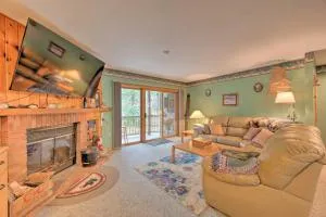 Riverfront Retreat with Deck 1 Mi to Loon Mtn! - 法兰克尼亚