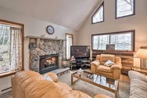 Walk to Beach Lakefront Pocono Escape with Fire Pit - Arrowhead Lake