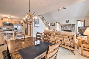 Walk to Beach Lakefront Pocono Escape with Fire Pit