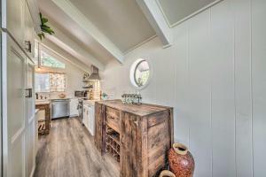 Unique and Modern Alto Home with Private Hot Tub!