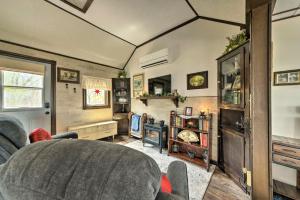 Lovely Couples Escape on Mississippi River!