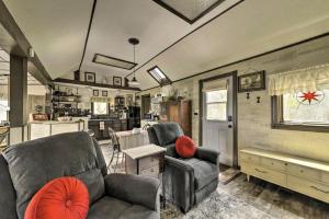 Lovely Couples Escape on Mississippi River!