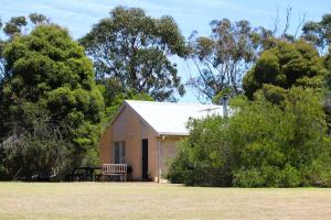 Bells Beach Cottages - Pet friendly cottage with wood heater