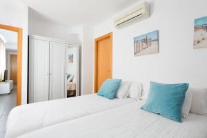Superior One-Bedroom Apartment room in Apartamentos Cornellalux
