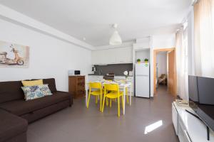 One-Bedroom Apartment room in Apartamentos Cornellalux