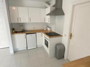 Great location, in the heart of Puerto Del Carmen, Aguazul with VV Licence