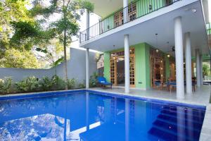 Barefoot Bungalow Hikka