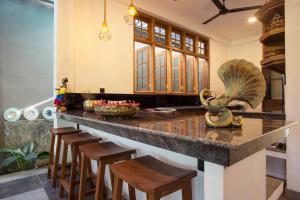 Barefoot Bungalow Hikka