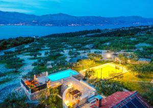 Heritage Holiday House Lori with pool