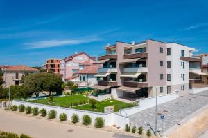 Apartments Mandre I