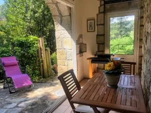 "Clair de Lune" Gîte avec 6000 m2 de terrain clos et arboré - Sanilhac