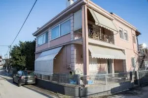 Ira's House - Stefanosaíoi