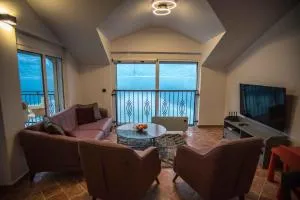 Modern Waterfront 3-Bed Apartment - Banovina