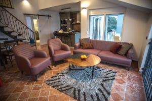 Modern Waterfront 3-Bed Apartment