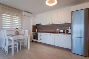 Apartments Mandre I